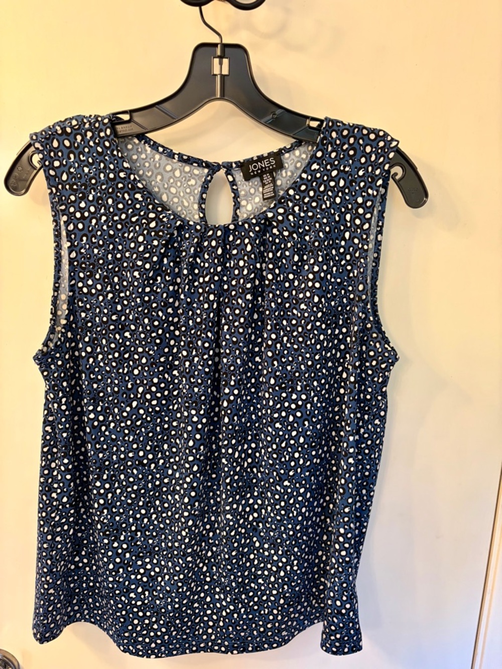 Jones New York Blue and White Sleeveless Printed Top